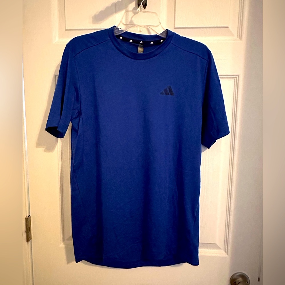 Adidas Men’s small t-shirt - NWT